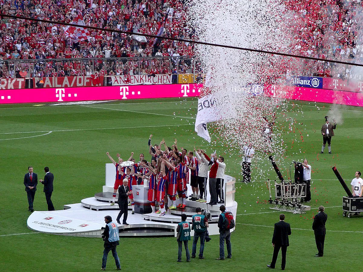 BUNDESLIGA: FC BAYERN MÜNCHEN - VFB STUTTGART