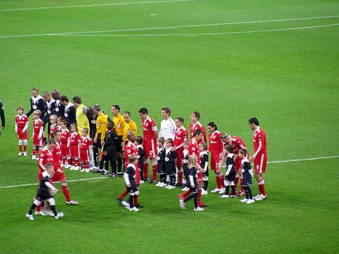 UEFA-POKAL: FC BAYERN MÜNCHEN - GIRONDENS BORDEAUX