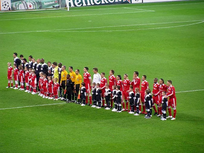 UEFA-POKAL: FC BAYERN MÜNCHEN - GIRONDENS BORDEAUX