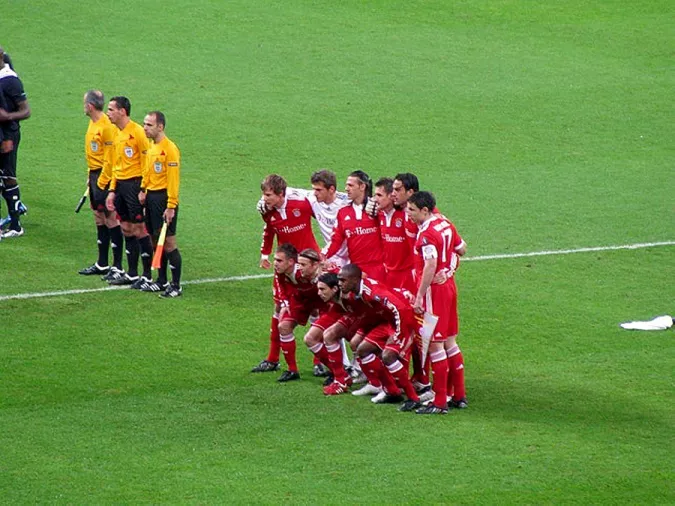 UEFA-POKAL: FC BAYERN MÜNCHEN - GIRONDENS BORDEAUX