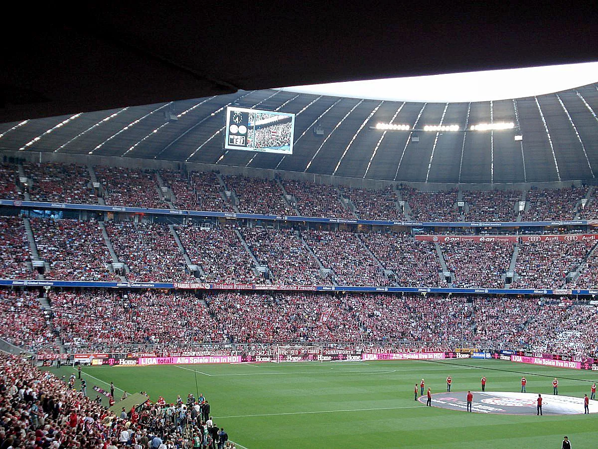 BUNDESLIGA: FC BAYERN MÜNCHEN - VFL WOLFSBURG