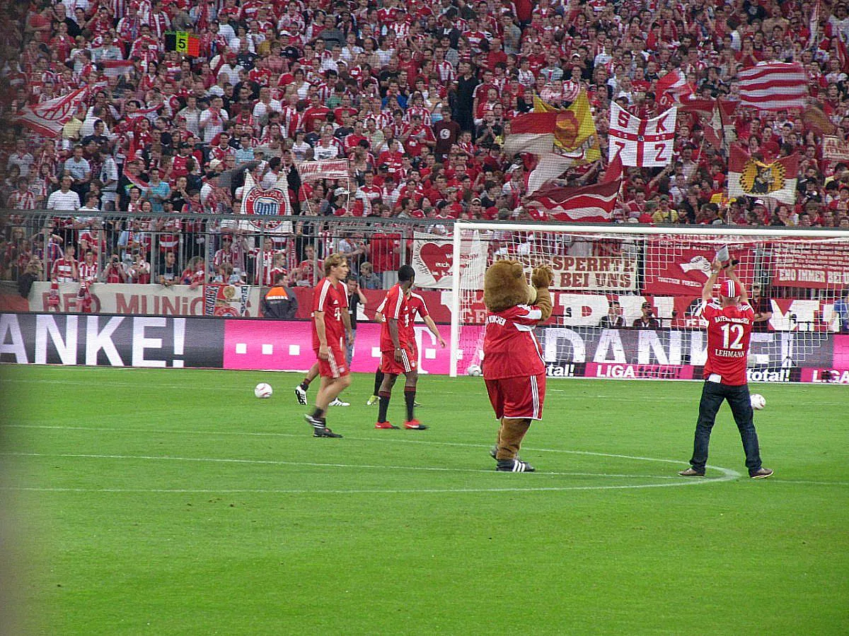 BUNDESLIGA: FC BAYERN MÜNCHEN - VFL WOLFSBURG