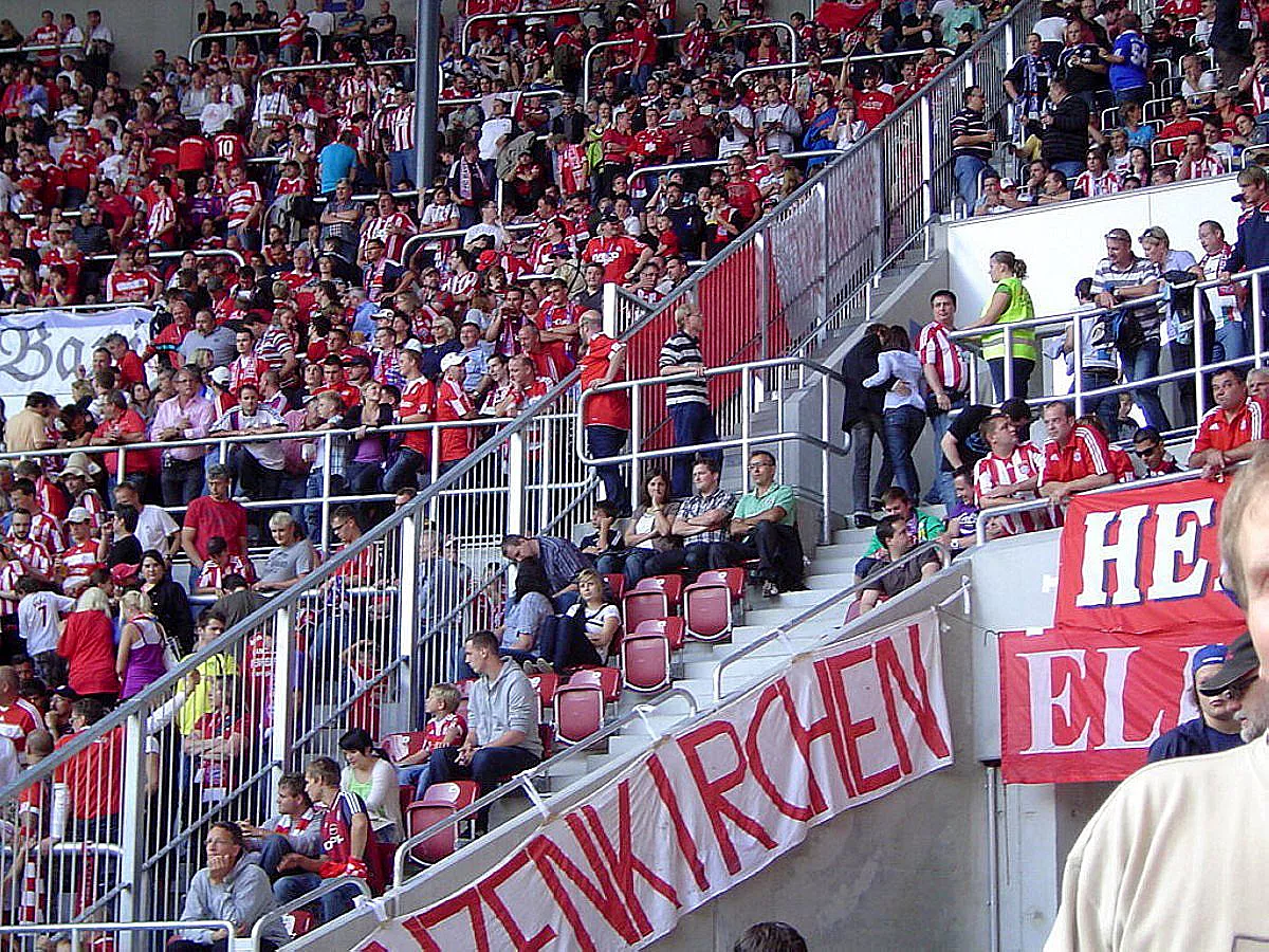 SUPERCUP: FC BAYERN MÜNCHEN - FC SCHALKE 04